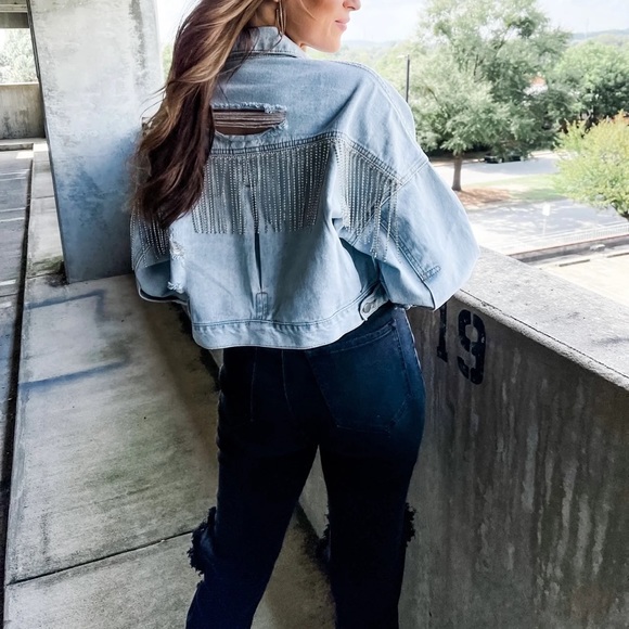 Stylish Light Blue Denim Jacket with Fringe - Picture 9 of 15